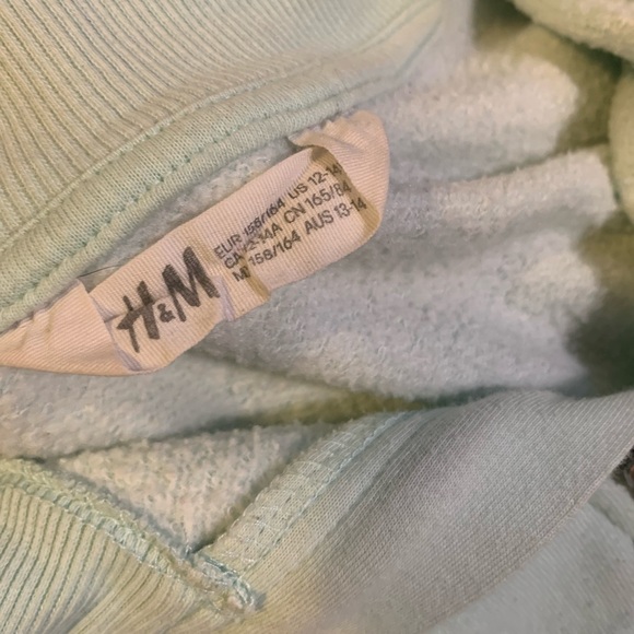 H&M kids girl high collar top. Size age 12-14. Excellent condition! - Picture 4 of 4